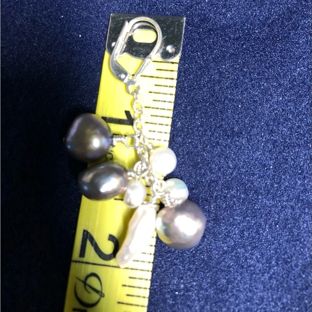 Handcrafted Sterling silver grey & white freshwater pearl earrings - Picture 5 of 6